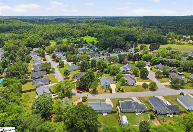 305 Golden Leaf Lane, Simpsonville, SC 29681