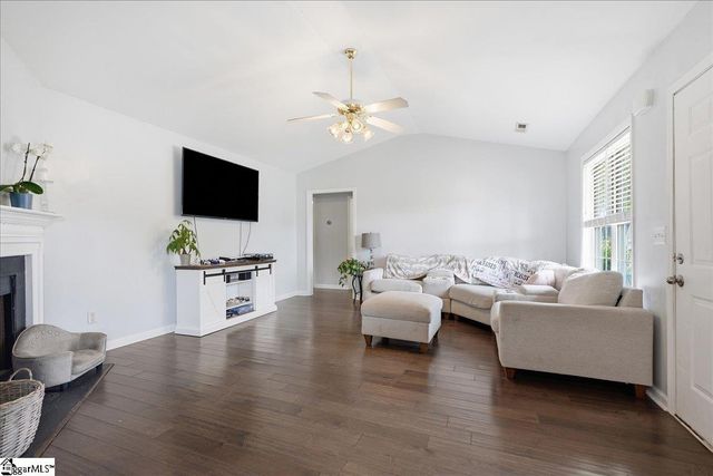 305 Golden Leaf Lane, Simpsonville, SC 29681