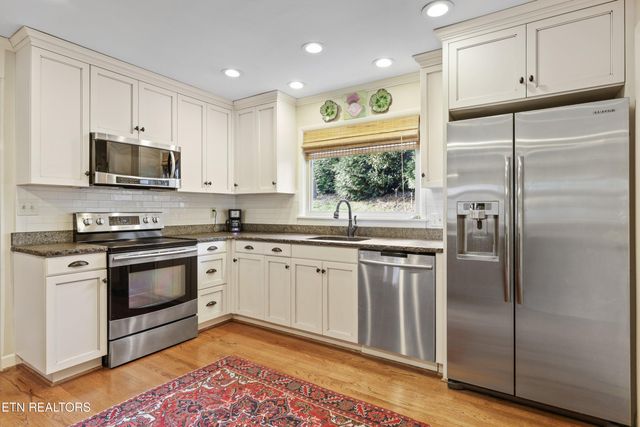 1233 Forest Brook Rd, Knoxville, TN 37919