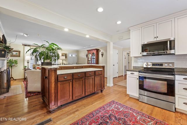 1233 Forest Brook Rd, Knoxville, TN 37919