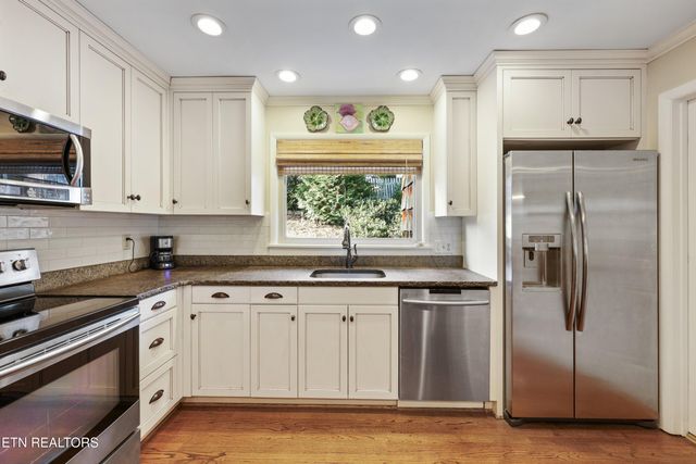 1233 Forest Brook Rd, Knoxville, TN 37919