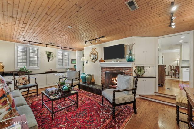 1233 Forest Brook Rd, Knoxville, TN 37919