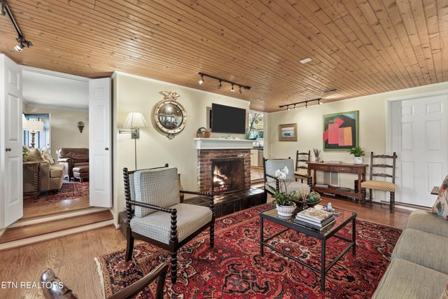 1233 Forest Brook Rd, Knoxville, TN 37919