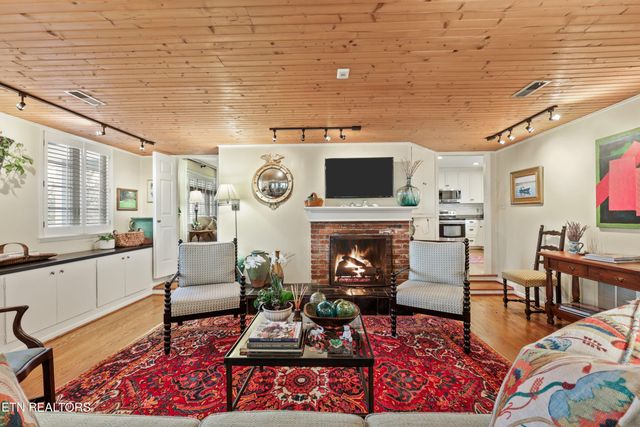 1233 Forest Brook Rd, Knoxville, TN 37919