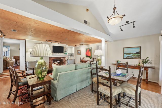 1233 Forest Brook Rd, Knoxville, TN 37919