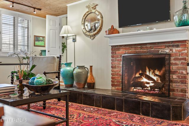 1233 Forest Brook Rd, Knoxville, TN 37919