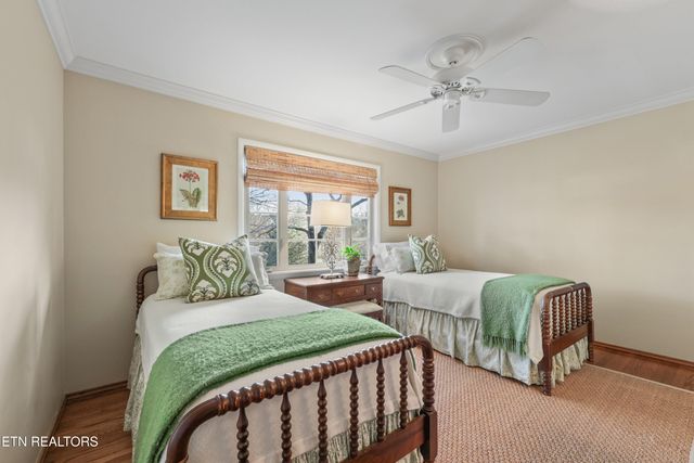 1233 Forest Brook Rd, Knoxville, TN 37919