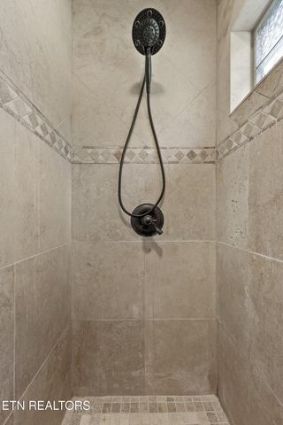 1233 Forest Brook Rd, Knoxville, TN 37919