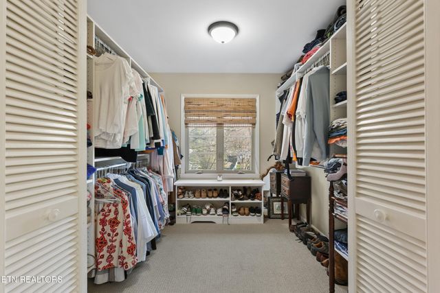 1233 Forest Brook Rd, Knoxville, TN 37919