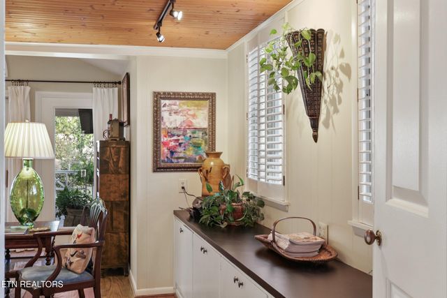 1233 Forest Brook Rd, Knoxville, TN 37919