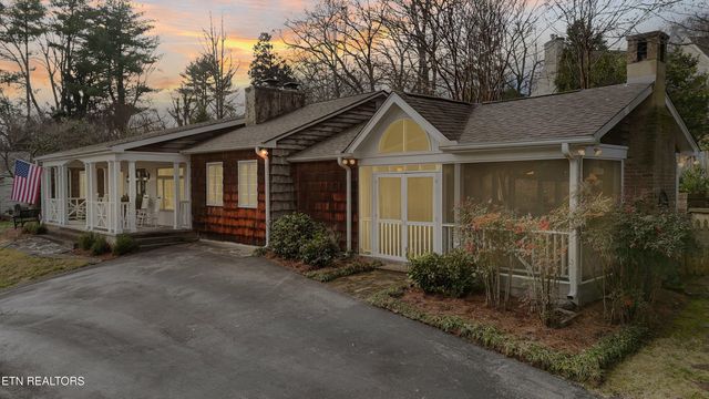 1233 Forest Brook Rd, Knoxville, TN 37919