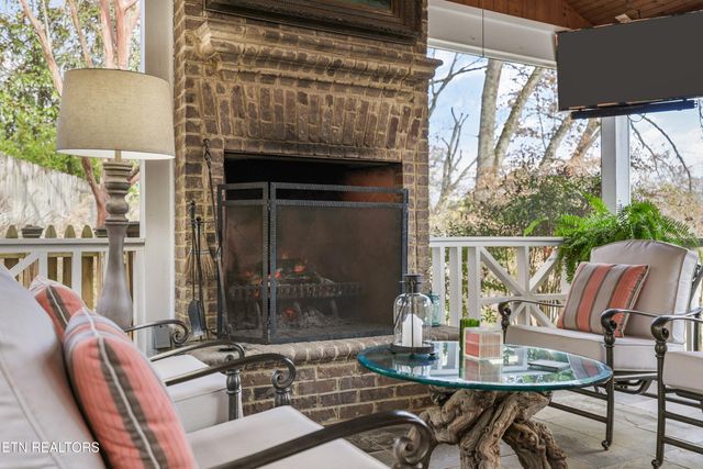 1233 Forest Brook Rd, Knoxville, TN 37919