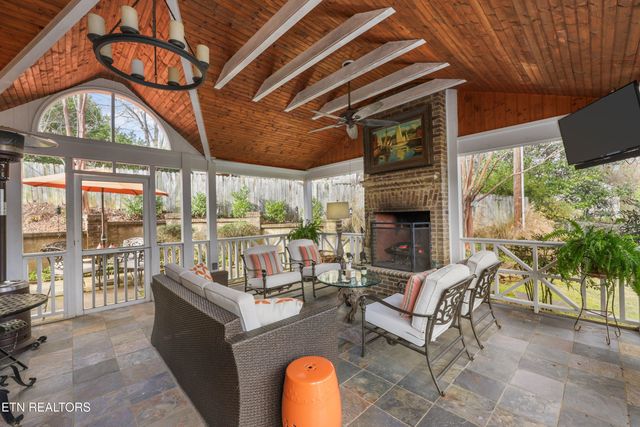 1233 Forest Brook Rd, Knoxville, TN 37919