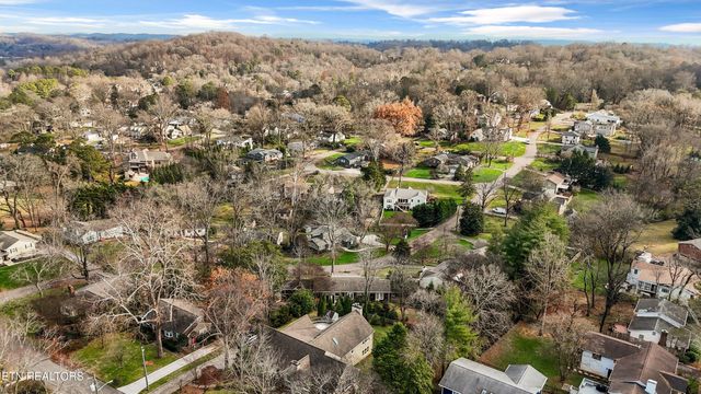 1233 Forest Brook Rd, Knoxville, TN 37919