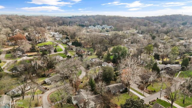 1233 Forest Brook Rd, Knoxville, TN 37919