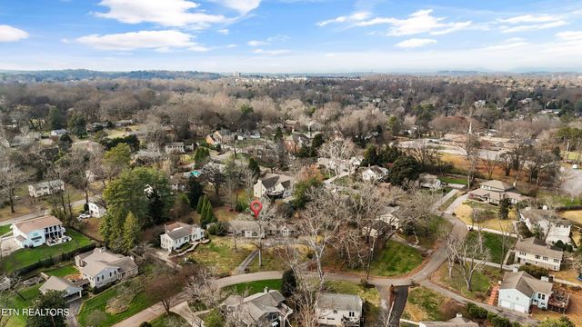 1233 Forest Brook Rd, Knoxville, TN 37919