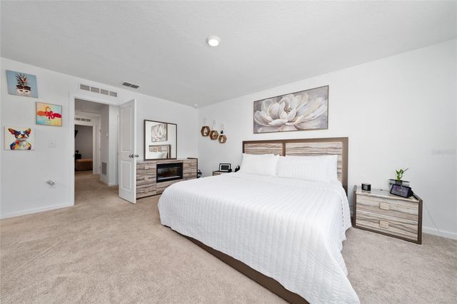 386 CADBERRY PLACE, St Cloud, FL 34771