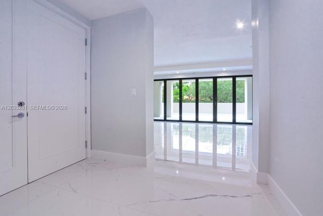 718 Valencia Ave 202, Coral Gables, FL 33134