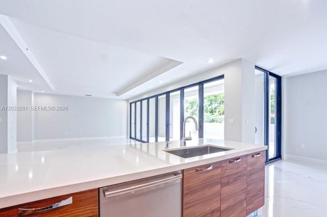 718 Valencia Ave 202, Coral Gables, FL 33134