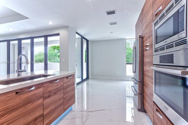718 Valencia Ave 202, Coral Gables, FL 33134
