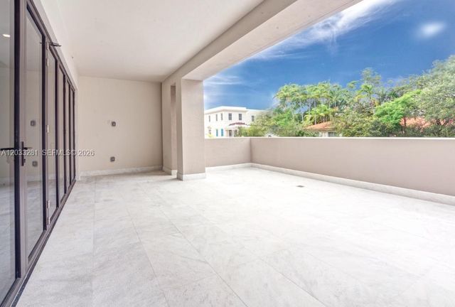 718 Valencia Ave 202, Coral Gables, FL 33134