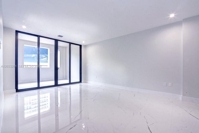 718 Valencia Ave 202, Coral Gables, FL 33134