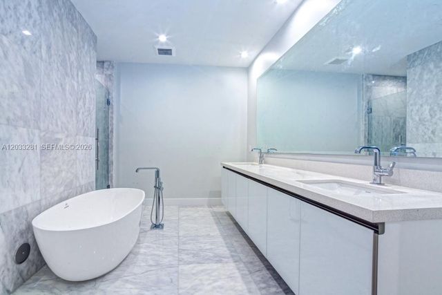 718 Valencia Ave 202, Coral Gables, FL 33134