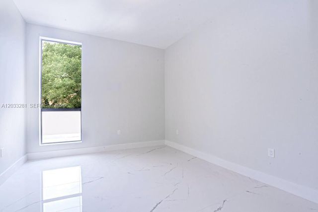 718 Valencia Ave 202, Coral Gables, FL 33134