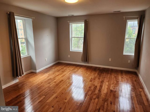 4320 SPRUCE ST, Philadelphia, PA 19104