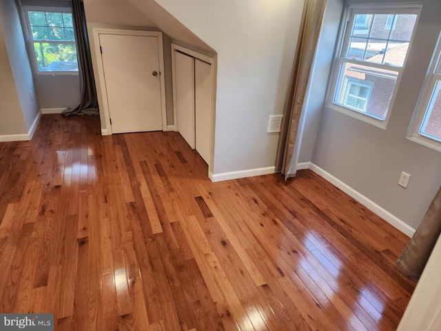 4320 SPRUCE ST, Philadelphia, PA 19104
