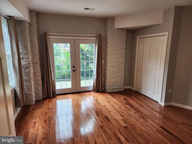 4320 SPRUCE ST, Philadelphia, PA 19104