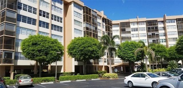 1400 Saint Charles Place 211, Pembroke Pines, FL 33026