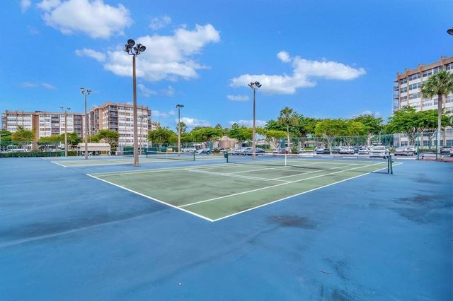 1400 Saint Charles Place 211, Pembroke Pines, FL 33026