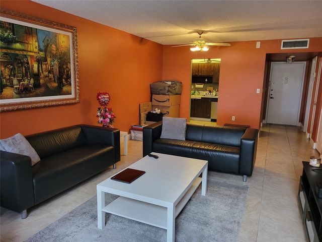 1400 Saint Charles Place 211, Pembroke Pines, FL 33026