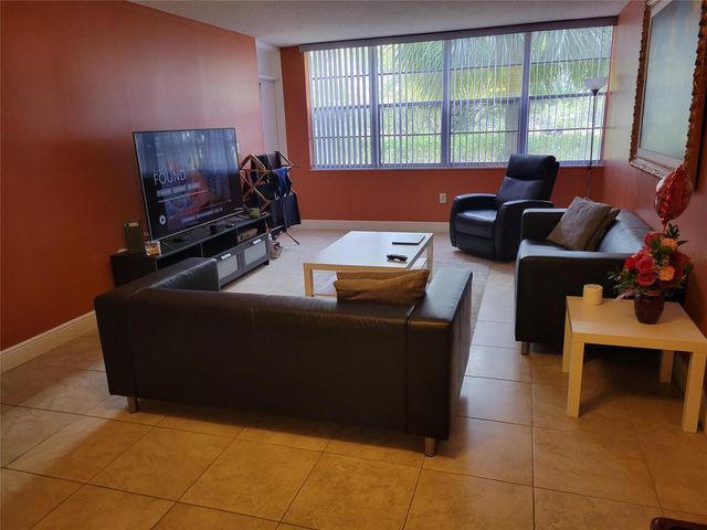 1400 Saint Charles Place 211, Pembroke Pines, FL 33026