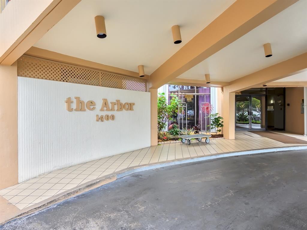 1400 Saint Charles Place 211, Pembroke Pines, FL 33026