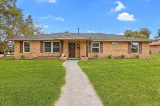 928 Oak Trail, Desoto, TX 75115