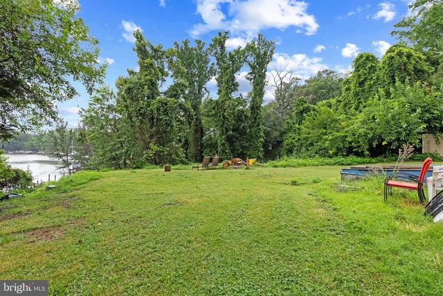 8002 FT SMALLWOOD RD, Baltimore, MD 21226