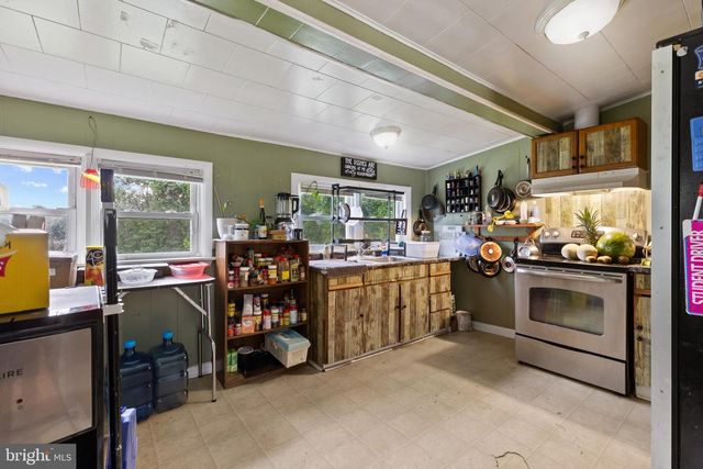 8002 FT SMALLWOOD RD, Baltimore, MD 21226