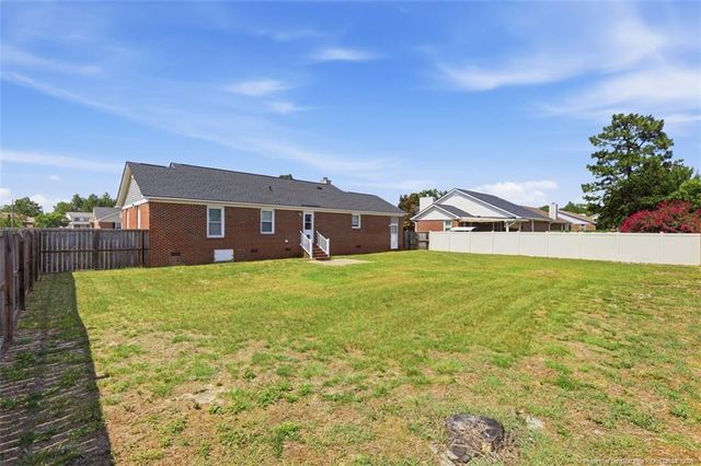 627 Sunnybrook Drive, Hope Mills, NC 28348