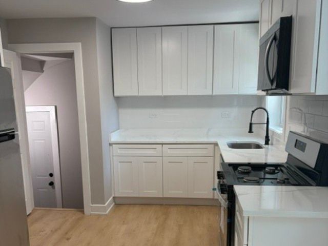 9737 S Merrill Avenue, Chicago, IL 60617