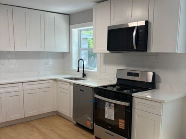 9737 S Merrill Avenue, Chicago, IL 60617