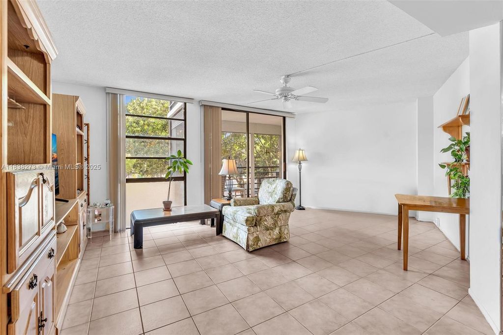 20400 NE Country Club Dr 215, Aventura, FL 33180