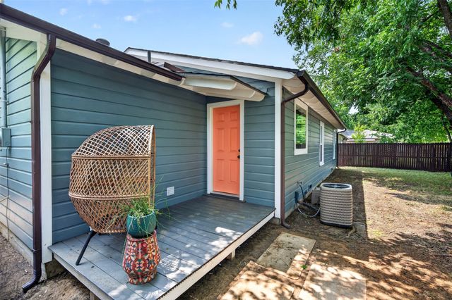 1006 Poindexter Avenue, Cleburne, TX 76033