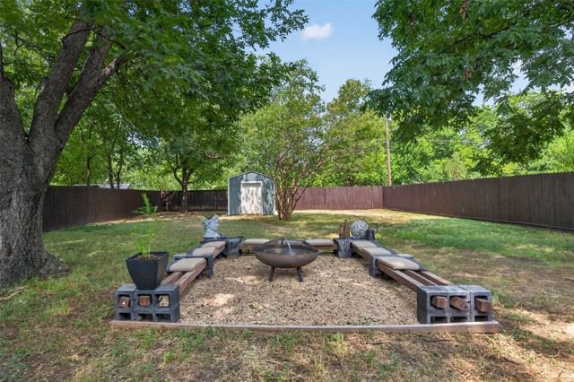 1006 Poindexter Avenue, Cleburne, TX 76033