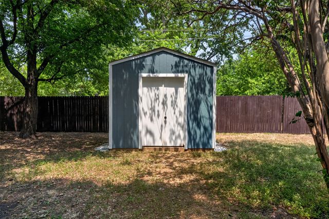 1006 Poindexter Avenue, Cleburne, TX 76033