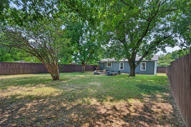 1006 Poindexter Avenue, Cleburne, TX 76033