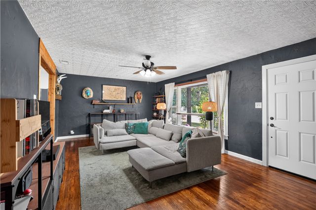 1006 Poindexter Avenue, Cleburne, TX 76033