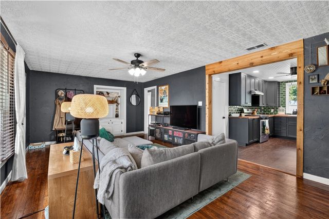 1006 Poindexter Avenue, Cleburne, TX 76033