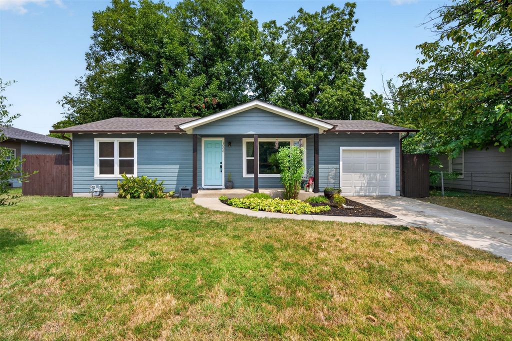 1006 Poindexter Avenue, Cleburne, TX 76033